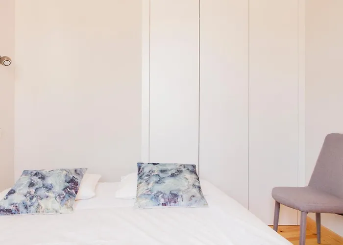 Charming Flat With Balconies Chiado District 2 Bedrooms & Ac 19th Century Building * Lisboa