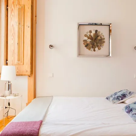 Charming Flat With Balconies Chiado District 2 Bedrooms & Ac 19th Century Building * ליסבון