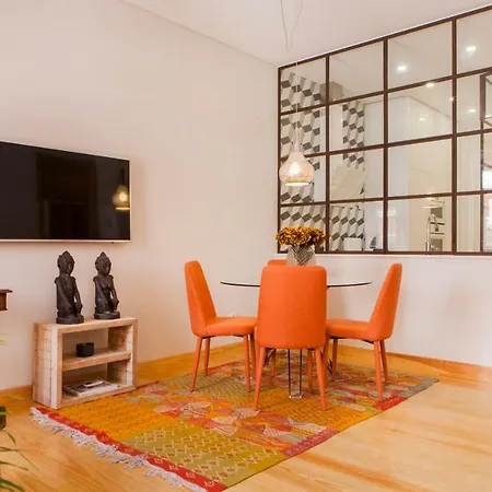 Апартаменты Charming Flat With Balconies Chiado District 2 Bedrooms & Ac 19th Century Building Лиссабон
