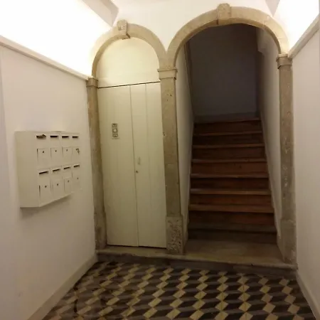 Charming Flat With Balconies Chiado District 2 Bedrooms & Ac 19th Century Building דירה ליסבון